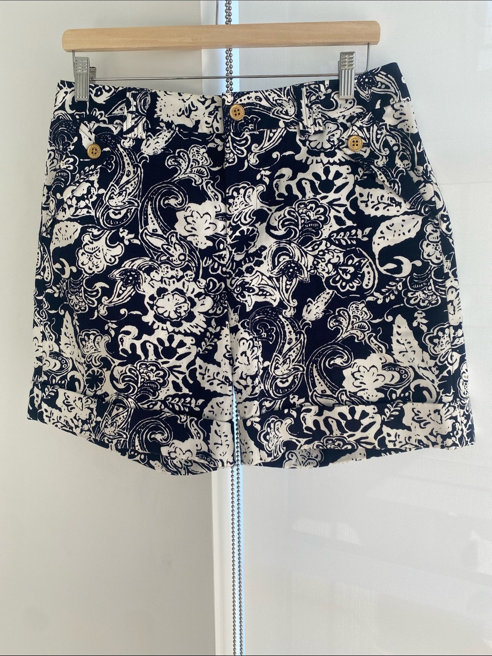 Lauren Ralph Lauren Size 6 Floral Paisley Navy and White Print Bermuda Shorts